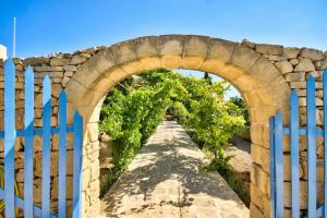 Fotografie z fotogalerie ubytování Casa Mezzodì' - Luxurious 18th C. Farmhouse with Gardens & Pool v destinaci Kerċem
