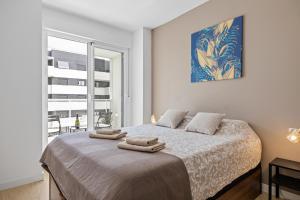 Ένα ή περισσότερα κρεβάτια σε δωμάτιο στο Luxury new apartment city center Estepona - private parking