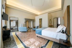 Posteľ alebo postele v izbe v ubytovaní Palazzo Sertorio Suites