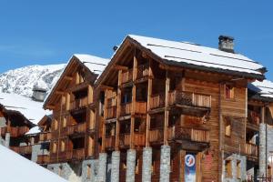 Montseti - 3 bedroom ski-in ski-out apartment בחורף