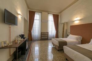 Televízia a/alebo spoločenská miestnosť v ubytovaní Palazzo Sertorio Suites