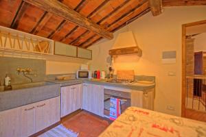 A kitchen or kitchenette at Podere San Cassiano