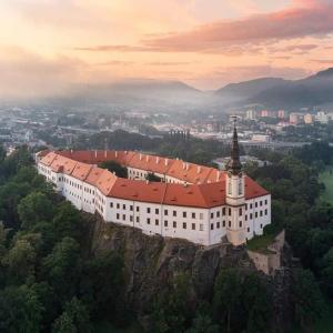 Nespecifikovaný výhled na hory nebo výhled na hory při pohledu z apartmánu