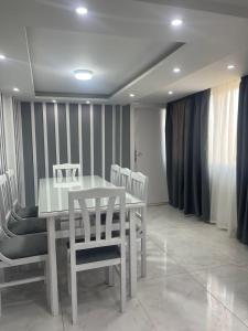 Dining area sa apartment