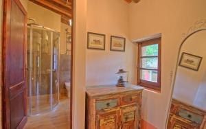 A bathroom at Podere San Cassiano