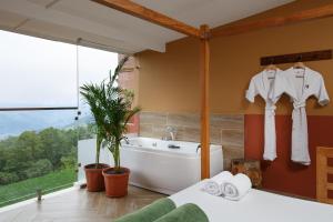 Postel nebo postele na pokoji v ubytování Club Himalaya, by ACE Hotels