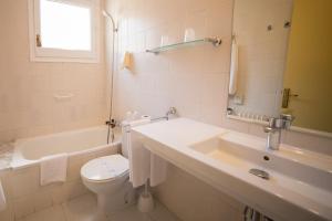 A bathroom at Hotel Ca L'amagat