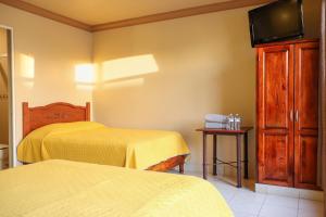 Letto o letti in una camera di Hotel Coroneo