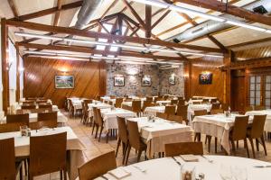 a dining room with white tables and chairs at Hotel Ca L'amagat in Bagá