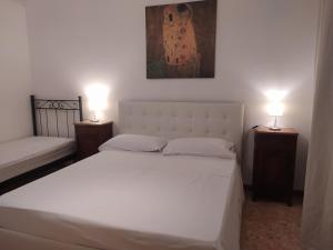 A bed or beds in a room at Brezza marina