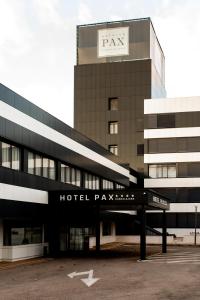 a hotel parking lot in front of a building at Hotel Pax Guadalajara in Guadalajara