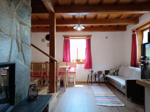 a living room with a couch and a table at Dolná chata u Bratríkov in Haligovce