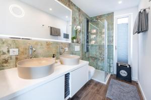 a bathroom with two sinks and a shower at 200 qm schwimmendes Penthouse in Vieregge
