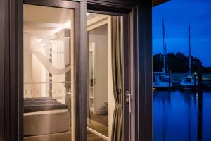 200 qm schwimmendes Penthouse的一间浴室