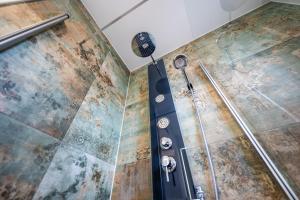 200 qm schwimmendes Penthouse的一间浴室