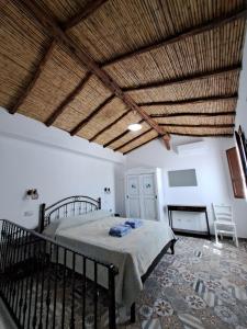 Gallery image of SA DOMU ANTIGA - Casa Indipendente in Centro Storico in Tortolì