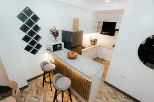 Kuchyň nebo kuchyňský kout v ubytování A’s Penthouse - Calbayog