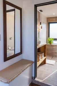 a bathroom with a mirror and a sink at Las Magnolias Bodega Boutique in Gualeguaychú