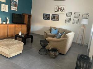 a living room with a couch and a television at Casa Graziella in Albiano
