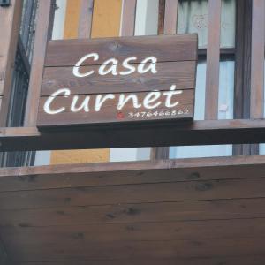 een bord dat zegt casa cliner op een gebouw bij casa curnet in Balme