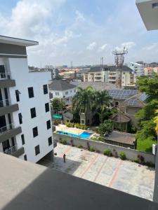 Vaizdas į baseiną apgyvendinimo įstaigoje 2 Bedroom Penthouse, Victoria Island Lagos arba netoliese