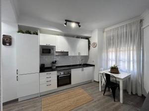 Kuchyňa alebo kuchynka v ubytovaní Elegante Apartamento Centro Histórico de Málaga