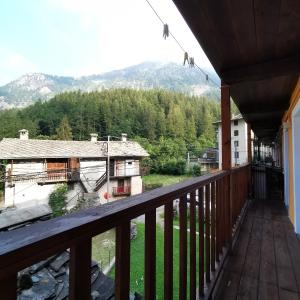 a balcony of a house with a view of a mountain at casa curnet in Balme