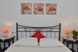 a bedroom with a bed with a red star on it at Haus Katerina in Vourvourou