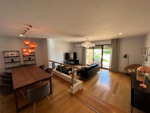 a living room with a table and a dining room at Paraíso da Ria Formosa in Faro