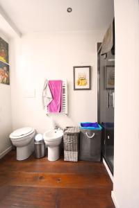 A bathroom at Corte del 6 - Cozy Modern Flat