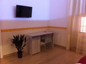 TV a/nebo společenská místnost v ubytování B&B The Queens