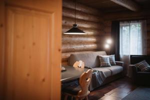 Posezení v ubytování Nancy's Holiday Homes Dolomites + 37 fotografií