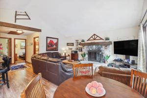 Foto dalla galleria di Tobyhanna Home with Fire Pits - 9 Mi to Kalahari! a Tobyhanna