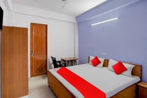 Postel nebo postele na pokoji v ubytování Hotel O Wamson Living Classic