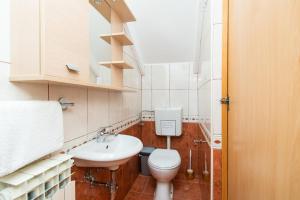 Et badeværelse på Apartment Julija + 29 billeder