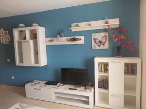 A television and/or entertainment centre at Bellas Vistas Parque Santiago 2