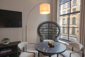 TV a/nebo společenská místnost v ubytování The Frederick Hotel Tribeca