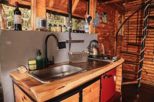 Kuchyň nebo kuchyňský kout v ubytování Skyline Ecoliving Santa Elena