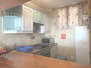 A kitchen or kitchenette at Bellas Vistas Parque Santiago 2