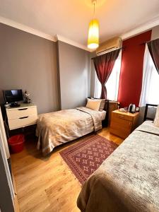 A bed or beds in a room at Ahmet Efendi Evi