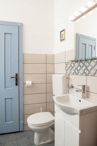 a bathroom with a toilet and a sink at Čuružanka in Čurug