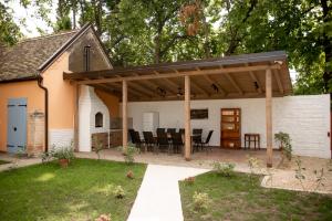 a pavilion with a table and chairs in a backyard at Čuružanka in Čurug