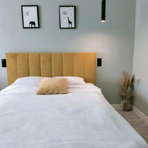 Ένα ή περισσότερα κρεβάτια σε δωμάτιο στο Новый центр с электронным замком!