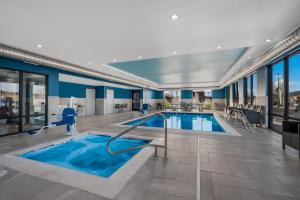 Bazén v ubytování Hampton Inn By Hilton Williams nebo v jeho okolí