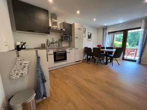 Kuchyň nebo kuchyňský kout v ubytování Ferienhaus am blauen Wasser + 13 fotografií