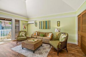 Posezení v ubytování Beautiful Poipu 1Br Condo with AC KP237