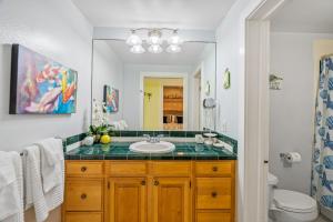 Koupelna v ubytování Beautiful Poipu 1Br Condo with AC KP237
