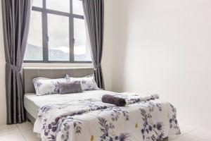 a bed in a bedroom with a window at Suites Bayan Lepas in Bayan Lepas +20 photos