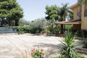Zahrada ubytování Villa Giù, indipendent villa near airport and sea