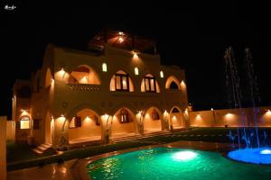 Πισίνα στο ή κοντά στο Golden House